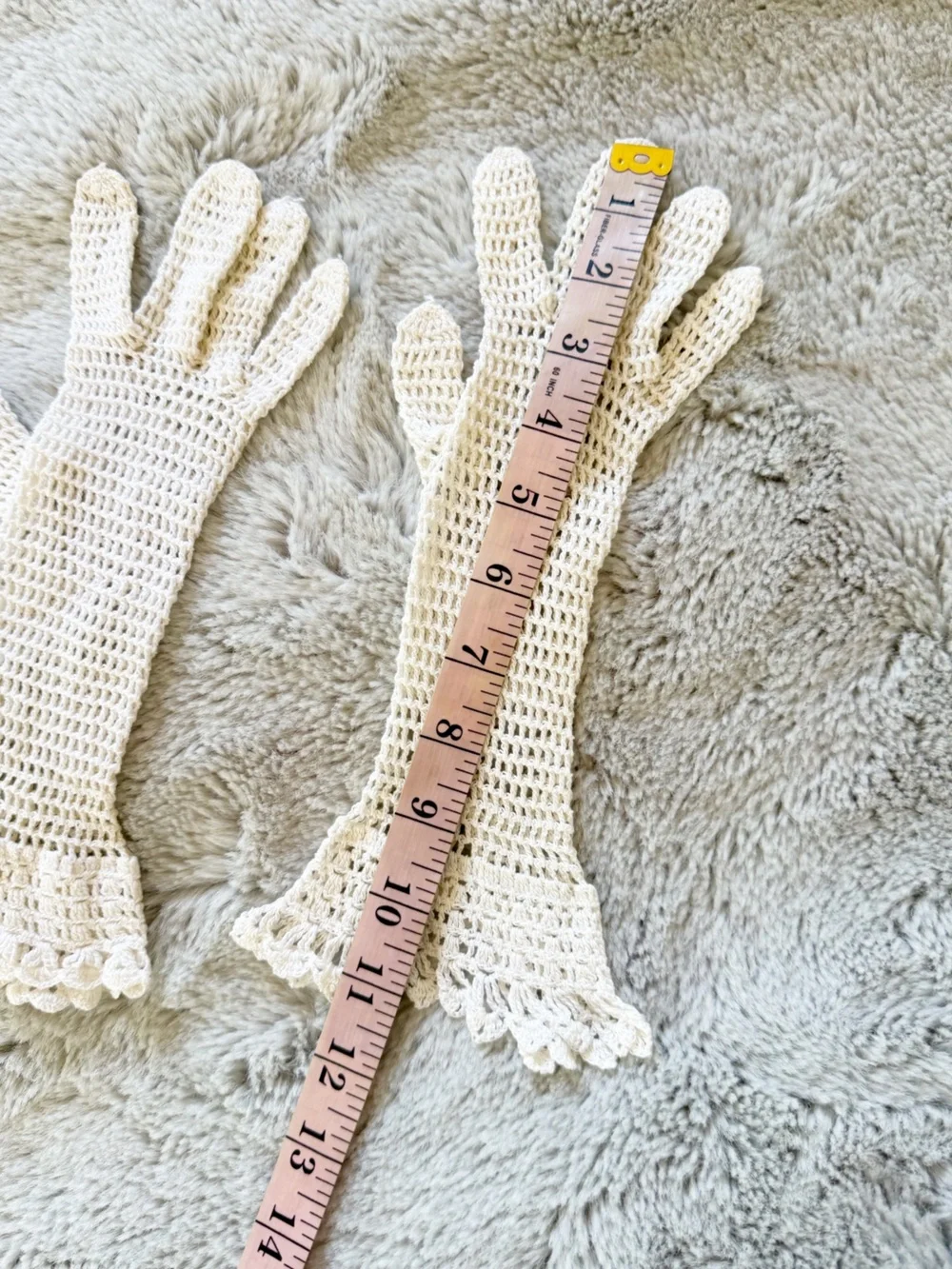 VINTAGE Crochet Lace Gloves in Cream